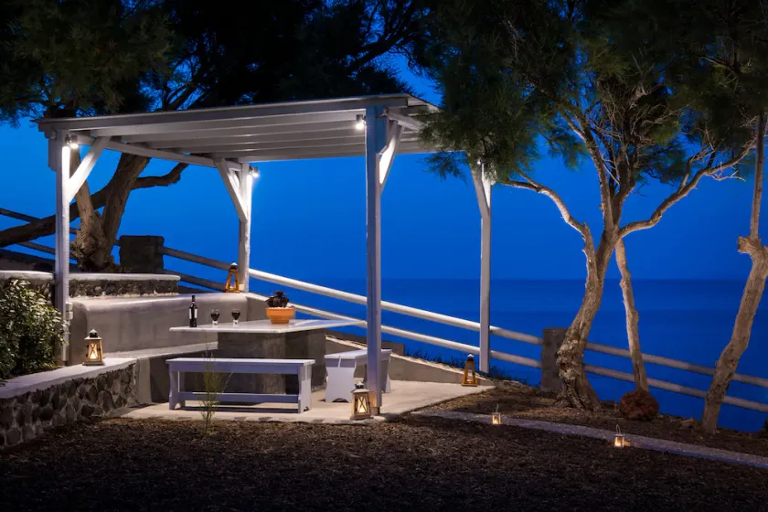 This immaculate, 80 m^2 and fully equipped Villa invites comfort and tranquility - Image 1