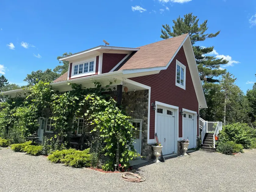 Carriage House on 9.5 Acres.  Sit at the ocean or enjoy the waterfalls - Luxury - Image 1