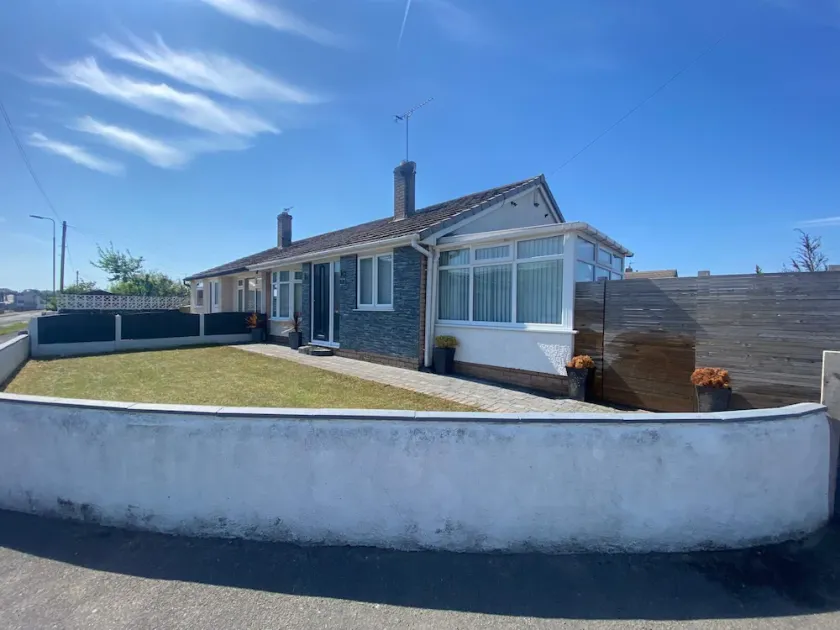 Cozy Coastal Bungalow in Prestatyn - Image 1