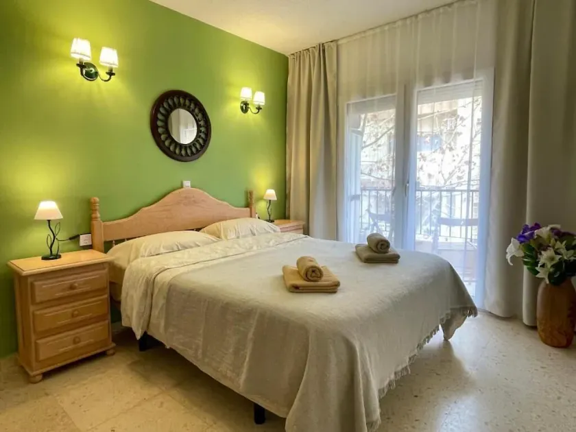 Central and only 50 meters from the beach - Image 1