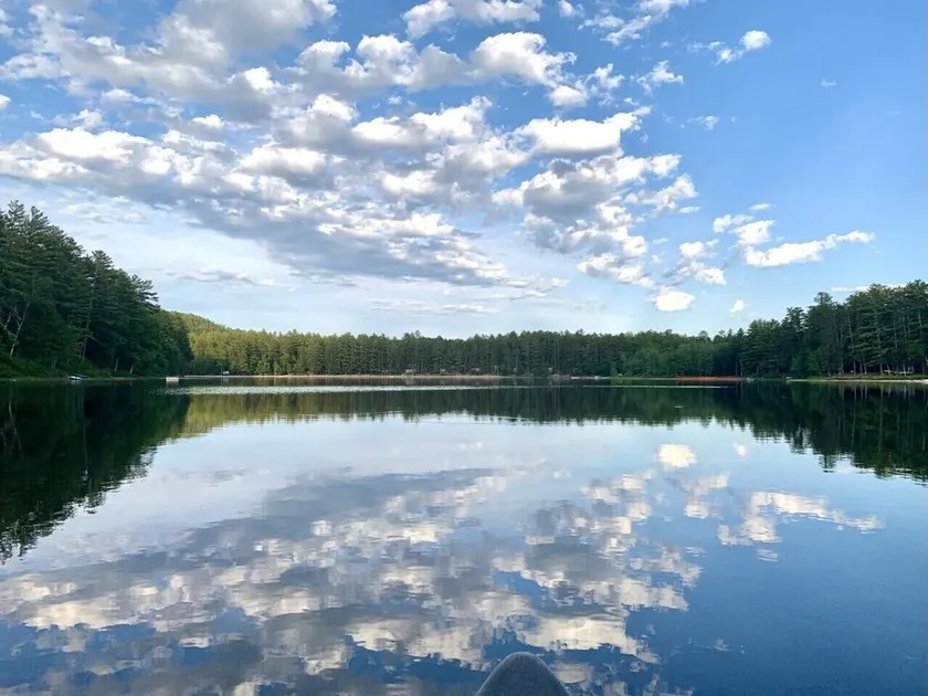 Waterfront Log Home am Quiet Lake-25-Minuten-Sonntag River Ski - Image 1