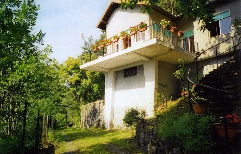 Villa med fantastisk udsigt over Alperne og den middelalderlige Baiardo - Image 1