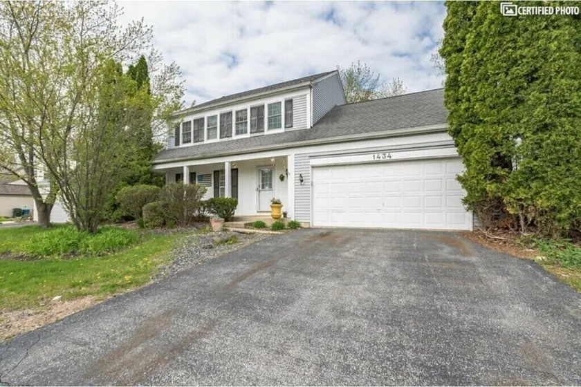 Furnished Private home in Aurora sleeps 9 guests - Image 1