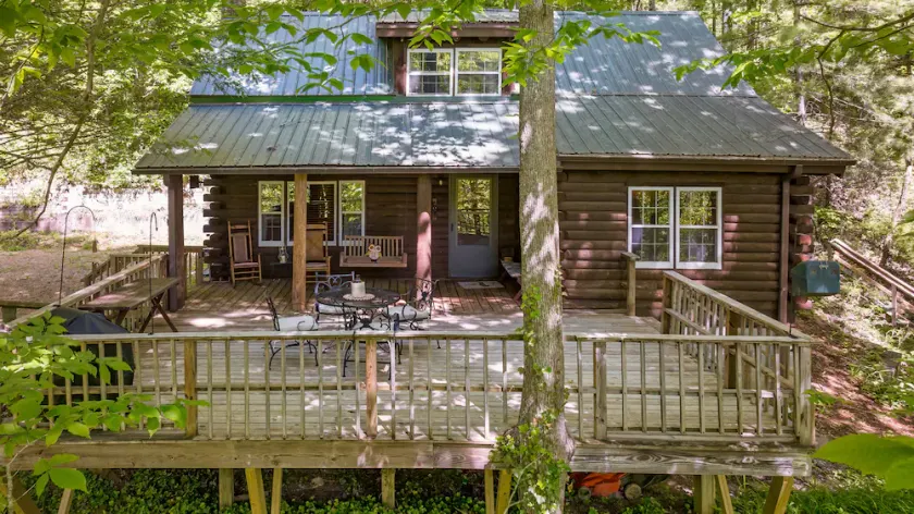 Little Log Cabin in the Woods - Image 1