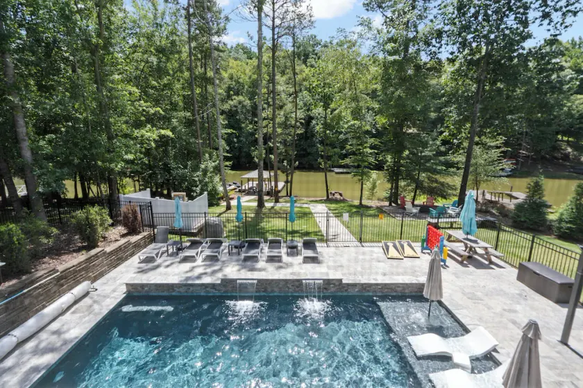 Family Resort! MINI GOLF, heated pool, lakefront, hot tub, game & theater room! - Image 1