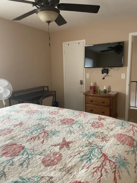 Great couples get away minutes from the beaches! - Image 1