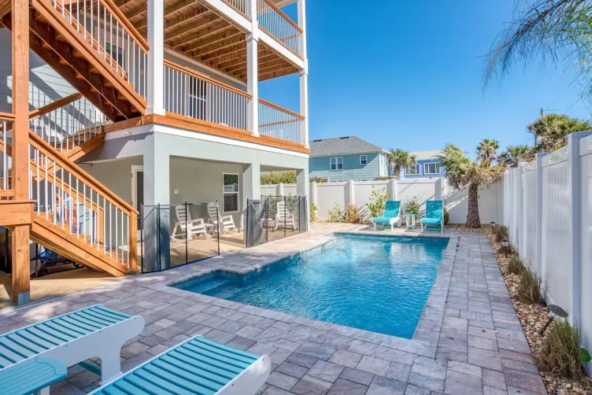 Beach Retreat: Luxury 5 BR Beach House perfect for the whole family - Image 1