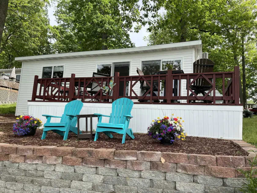 Wabasis Lake, cosy, 2 br, with beautiful lake view- Midweek End of Summer Sale! - Image 1