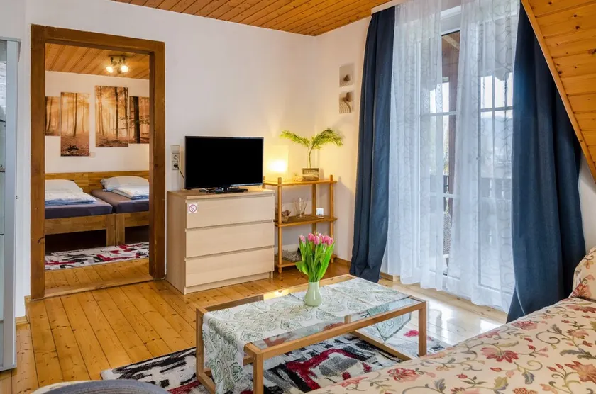 Ferienwohnung \"Nicole\" mit Seeblick, Balkon und WLAN - Image 1