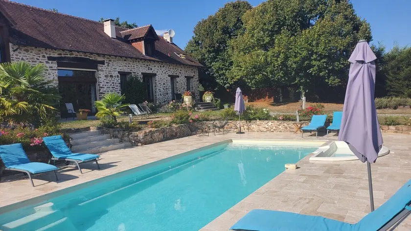 SCHÖNER STEIN LANG IM FRIEDEN MIT HEIZBAD - Image 1