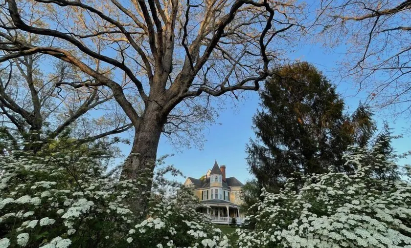 The Oaks Victorian Inn - Image 1