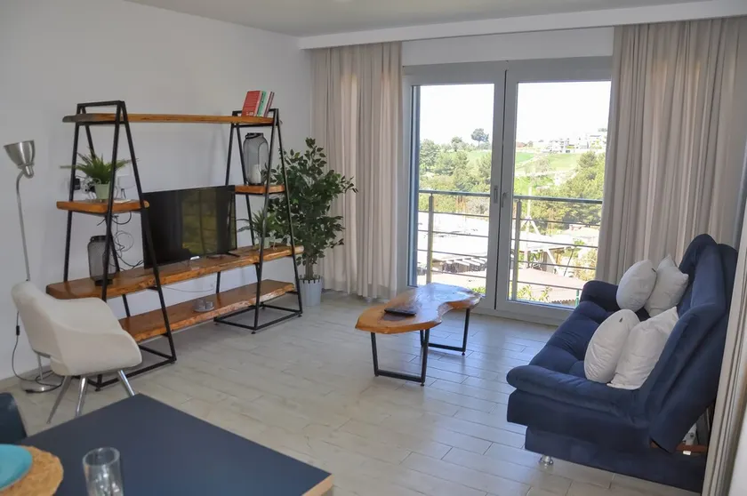 Self contained forest view luxury apartments - Image 1