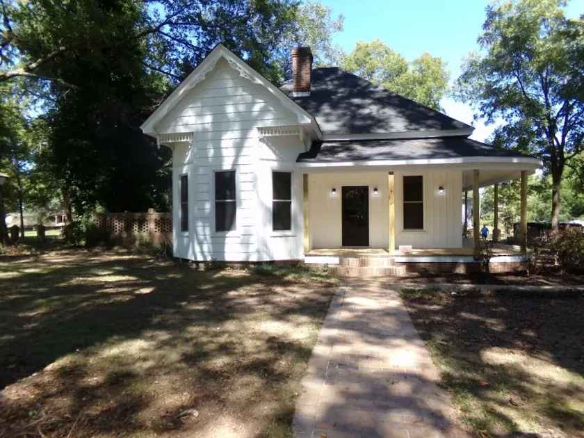 Completely remodeled historical home on the Tanglefoot Trail - Image 1