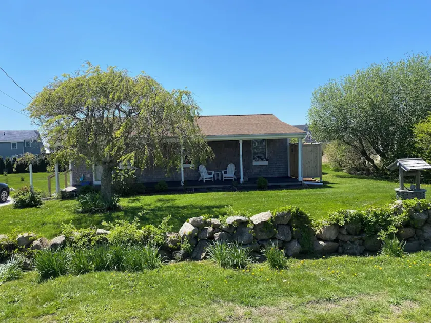 Cozy Beach Cottage- walk to beach - Image 1