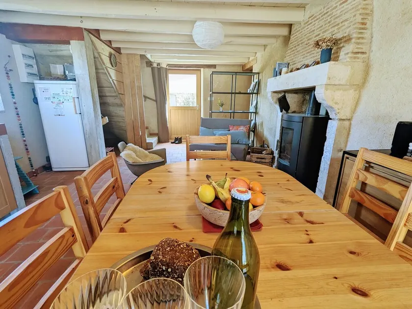 Charming farmhouse with enclosed garden and family activities - Image 1