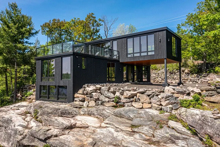 Modern 4 bd, 3 bath Cottage on Boshkung Lake, Haliburton - Image 1