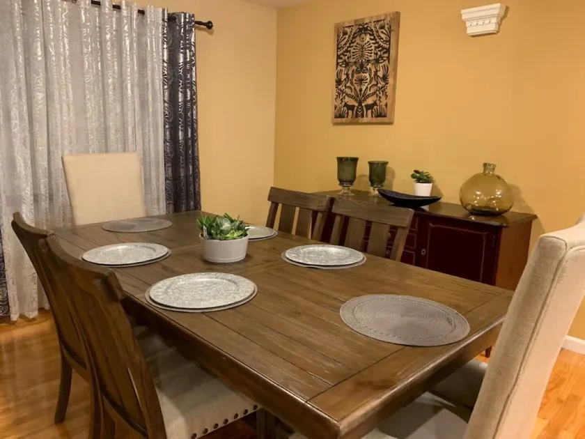 Spacious 3 BR Apartment - NYC Skyline Views Nearby - Image 1