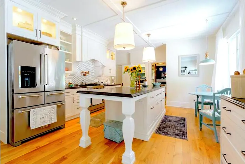 WEEKLY MIDLAND HOME WITH POOL - Image 1