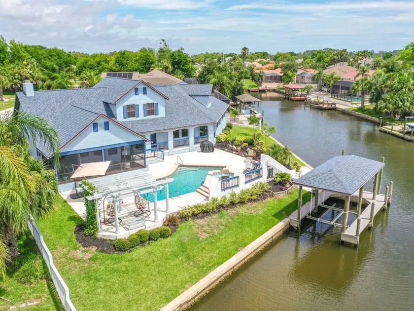 „PALM VILLA“ - Wasserfront-Poolhaus auf Eckgrundstück, schläft 10, bringen Sie Ihr Boot mit! - Image 1