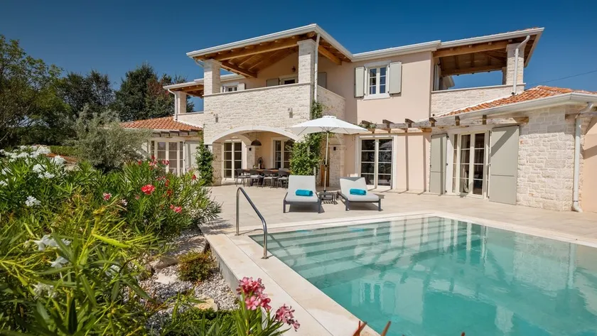 Family villa Rapavel with pool in Visnjan - Image 1