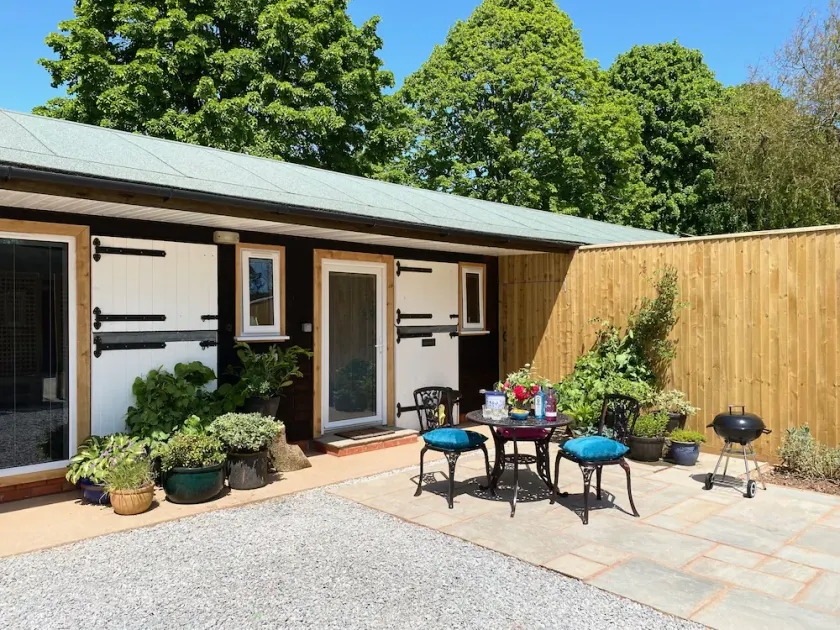 Luxury Ensuite Studio Cabin - Image 1