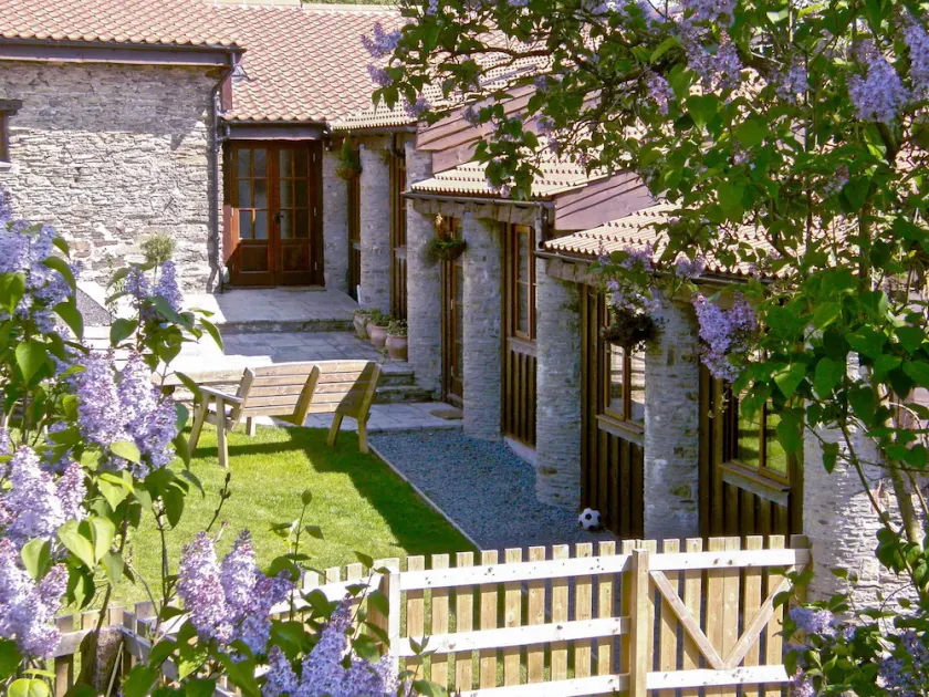 Atemberaubende Drei Schlafzimmer Barn Conversion Schlaf 6, nimmt Haustiere. In der Nähe von Stränden und Exmoor. - Image 1