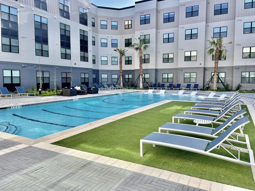 HTX LUXURY APARTMENT - Image 1