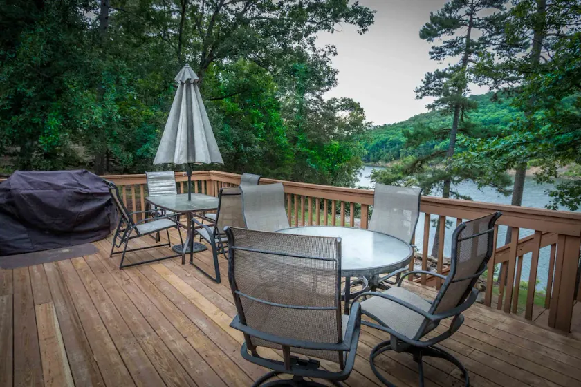 Wonderful Lake Front Home with amazing views and access to the water - Image 1