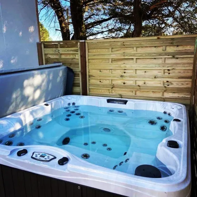 Gîte Tout Confort Jacuzzi Privé - Image 1