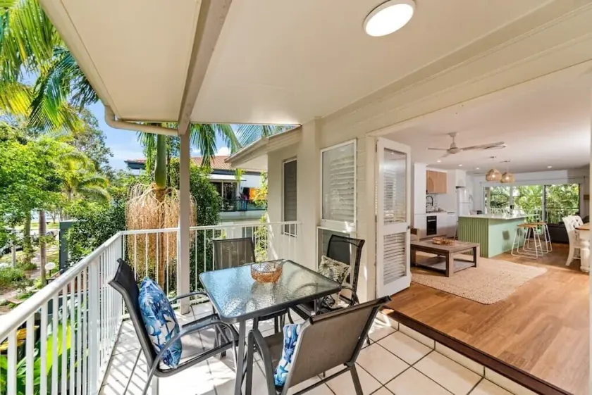 Spacious 3BR Penthouse Apartment Near Noosa River - Image 1