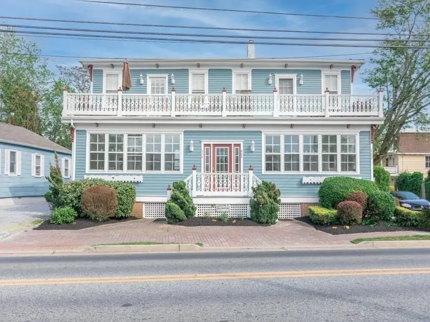 Newly Renovated in 2025! 3bdrm/2bth condo. Dog friendly. Walk to town & beach! - Image 1