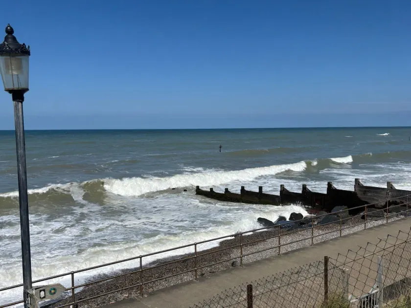 Seafront Sheringham 1 bed Apt Sleeps 4 - 1xdog - Image 1
