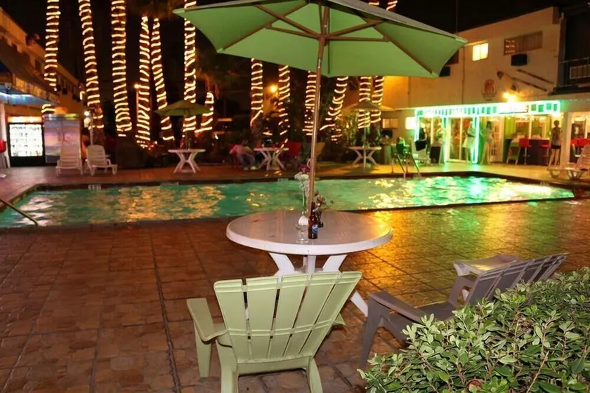 Tradewinds All Suite Hotel - Image 1