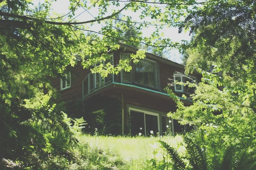 Eaglenest Sanctuary - Rustic and Serene Riverfront Stay - Image 1
