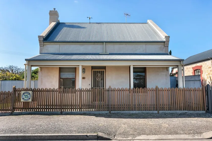 Centrally Located Goolwa Home - Towels & Linen Included, WIFI & Smart TV's - Image 1