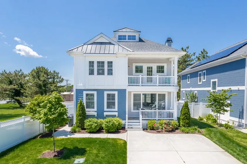 Stunning Spacious Rehoboth Beach House Walk to Dewey or Rehoboth 6BR - Image 1