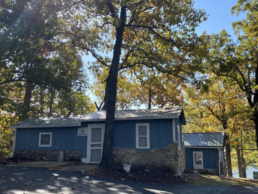 Renovated lake cabin with swimming pool + resort amenities! - Image 1