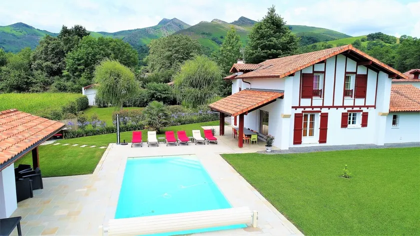 VILLA WITH HEATED POOL, MOUNTAIN VIEWS AND QUIET LOCATION - Image 1