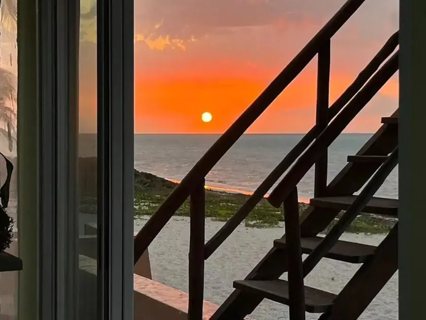 Sea front, white sand, pool, Family, 4 Room, A/C - Image 1
