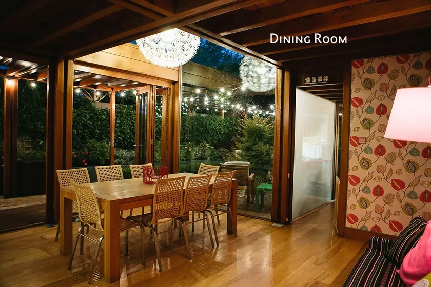 Large Luxury Architect Designed House, Sleeps 15. City 15 mins by bus. - Image 1