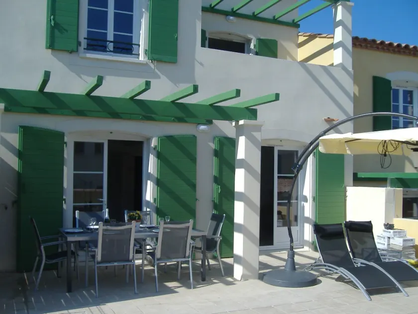 Smuk villa i roligt boligområde, strand 800m. Gratis WiFi, cykler - Image 1