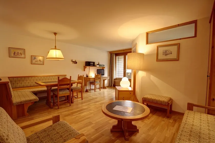 1-room flat with lake view on the 1st floor - Image 1