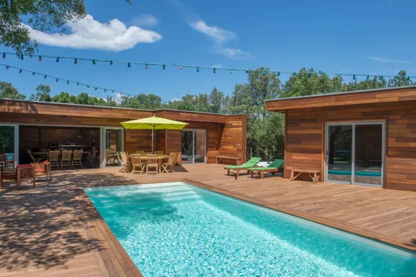 Villa i bushen, mens eksotisk træ, privat opvarmet pool, jacuzzi. - Image 1