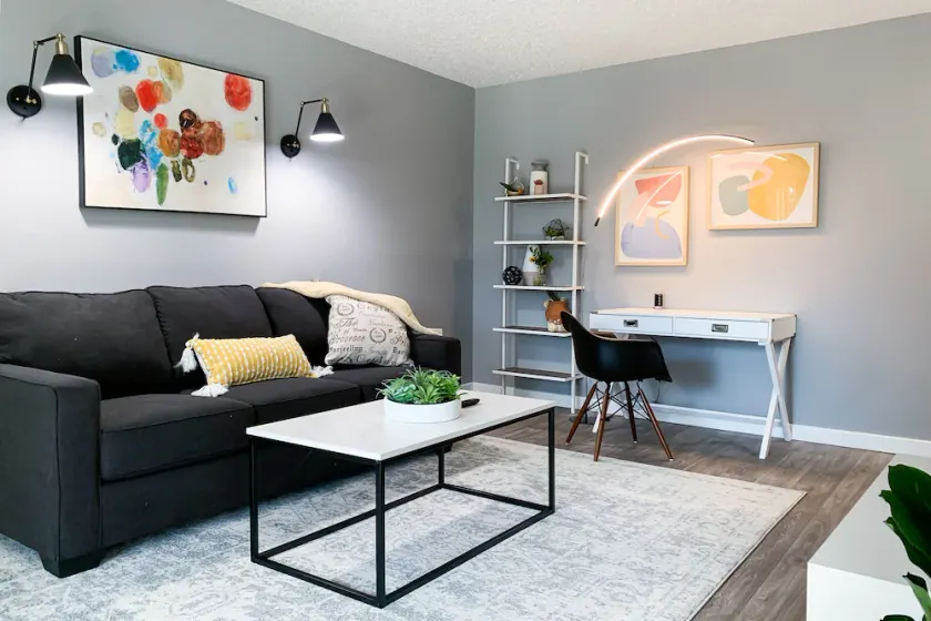 Stylish, New & Clean 1b apt w/ King Bed+Pool+Gym+Parking - Image 1