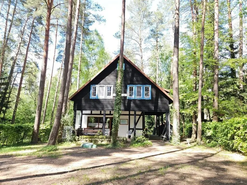 Large house with private garden and sauna - Image 1