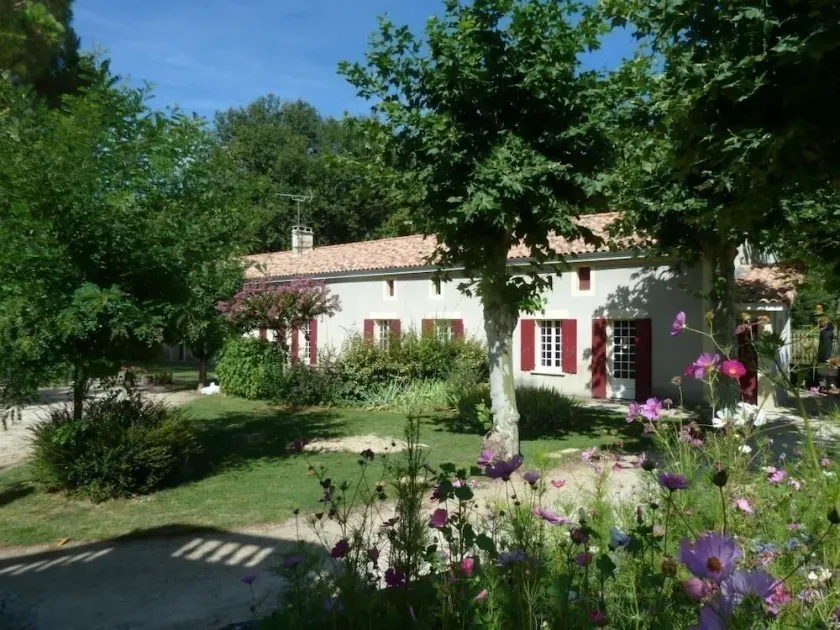 Gite DU Domaine DE Laubertrie - Image 1