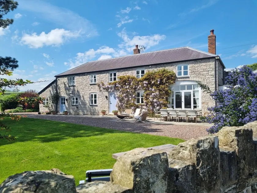 YSTRAD BACH, family friendly, luxury holiday cottage in Denbigh - Image 1