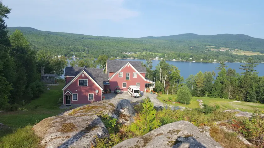 Lovely 1 bedroom guest house/apartment on Willoughby Lake with private lakefront - Image 1