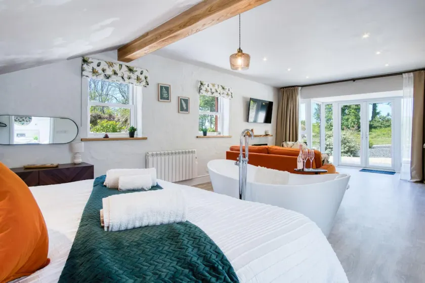 The P19 Sty - 1 Bedroom Studio - Princes Gate - Image 1