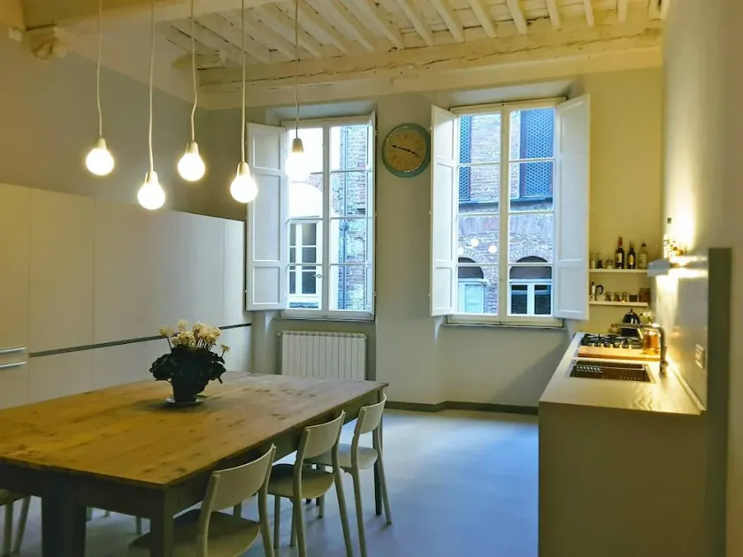 Schöne Wohnung im historischen Zentrum von Lucca, im Jahr 2016 renoviert - Image 1